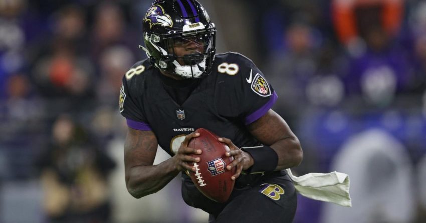 Comment la prolongation potentielle de Lamar Jackson par les Ravens est affectée par les contrats de Kyler Murray, Deshaun Watson