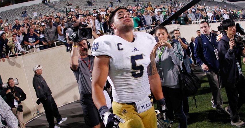 La fausse petite amie de Manti Te'o, expliquée : Comment la star de Notre Dame a été victime d'un canular de catfishing