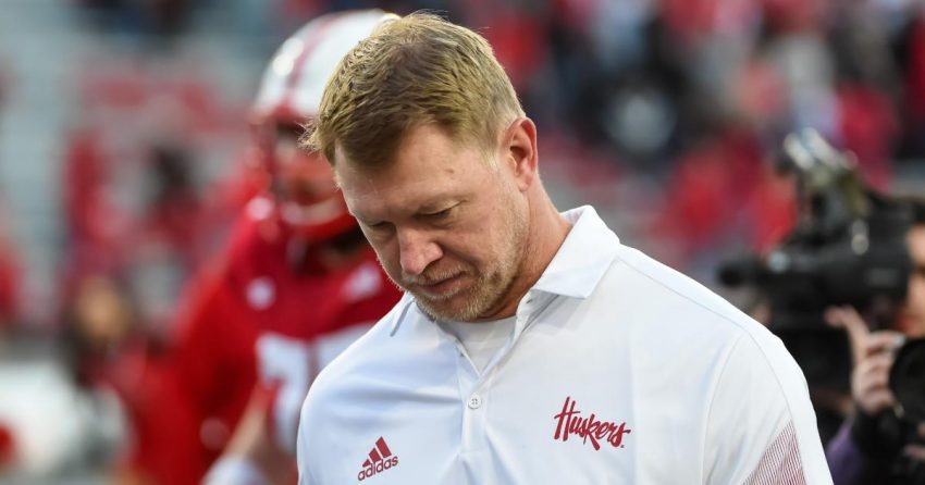L'entraîneur de la ligne d'attaque du Northwestern troll Scott Frost du Nebraska après une victoire surprise : " Nous n'avons vomi que 4 fois pendant tout le camp "