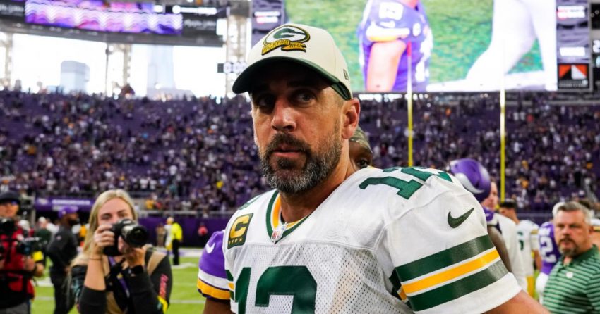 Aaron Rodgers revient sur le Jumbotrongate Packers-Bucs, ajoute une explication sur le 'Pat McAfee Show'