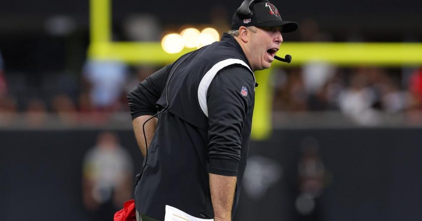 Arthur Smith, des Falcons, s'en prend aux journalistes après que l'équipe ait perdu 16 points d'avance sur les Saints : 'Vous nous avez enterrés en mai'