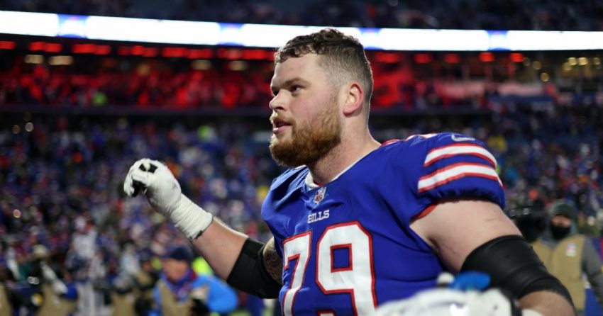 Bills Spencer Brown est coincé dans le trafic du match " Monday Night Football ", il crie son soutien à la Bills Mafia