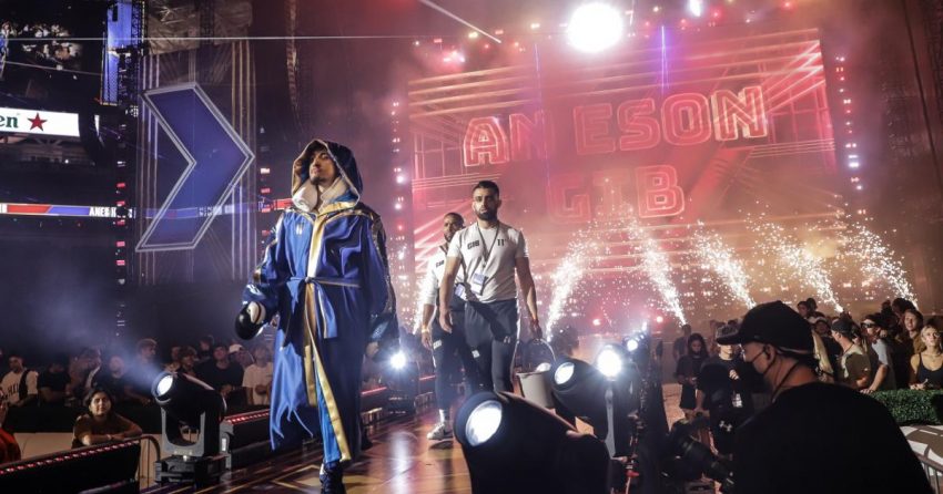 Bourse et salaires de McBroom contre Gib : Combien d'argent gagneront les YouTubers Austin McBroom et AnEsonGib pour le combat de boxe Social Gloves 2022 ?
