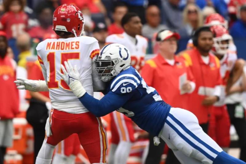 Colts – Chiefs (20-17) : Patrick Mahomes cale au démarrage et finit dans le mur