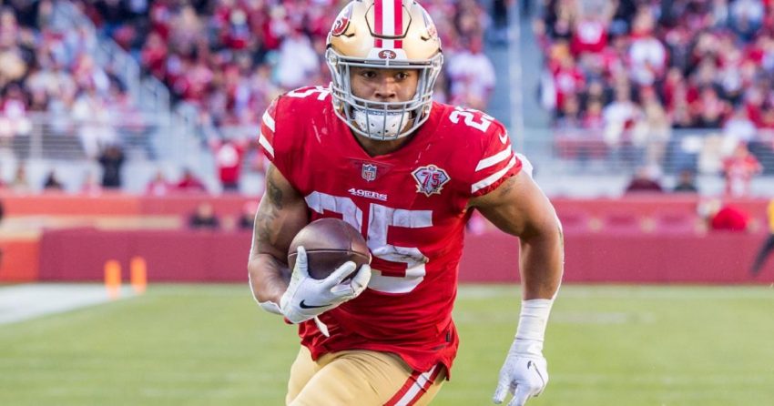 Combien de temps Elijah Mitchell est-il out ? Chronologie des blessures, date de retour, dernières mises à jour sur le RB des 49ers