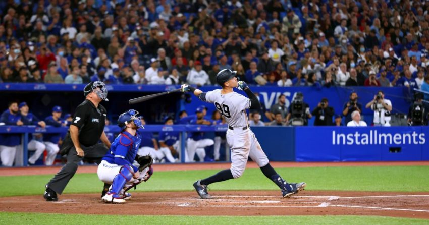 Comment Aaron Judge a égalé le record de home run de Roger Maris : Le paresseux des Yankees lance son 61e circuit contre les Blue Jays