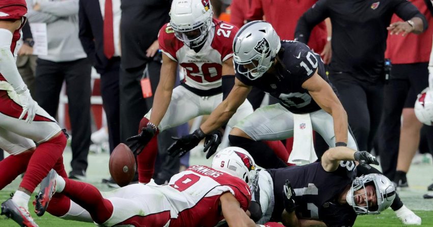 Comment le fumble de Hunter Renfrow a scellé le malheureux exploit de la franchise des Raiders dans la défaite en OT contre les Cardinals