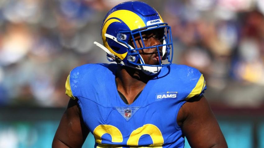 Comment les Chargers ont transformé leur défense : Le commerce de Khalil Mack, la signature de J.C. Jackson soulignent l'intersaison de bricolage défensif