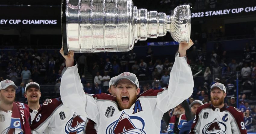 Détails du contrat de Nathan MacKinnon : La superstar de l'Avalanche signe un contrat monstrueux pour devenir le joueur le mieux payé de la LNH
