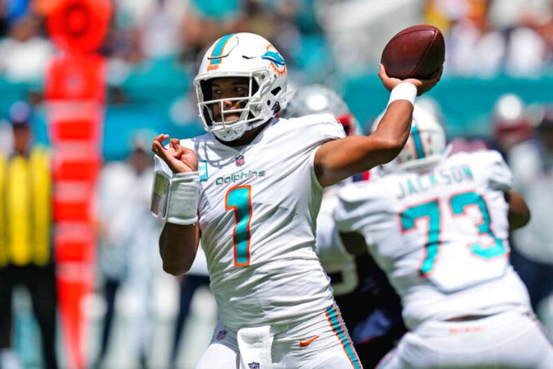 Dolphins : Tua Tagovailoa touché à la tête et transporté à l’hôpital