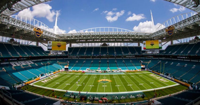 Incendie au Hard Rock Stadium de Miami : Un brasier éclate dans le parking à l'extérieur du match Dolphins-Patriots