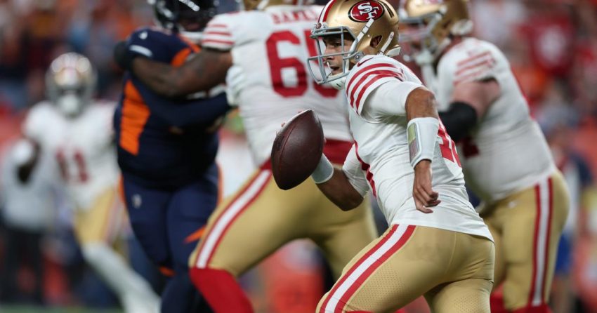 jimmy Garoppolo des 49ers marche sur la ligne d'en-but pour un safety, Dan Orlovsky se réjouit