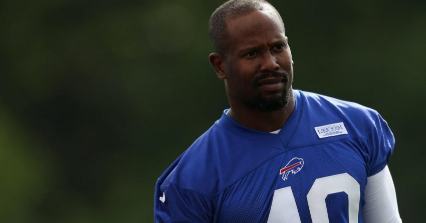 La coupe de cheveux de Von Miller : Le pass rusher des Bills explique la signification derrière la coupe virale et triangulaire