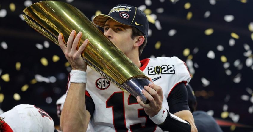 Le nouveau College Football Playoff inclusif à 12 équipes fonctionne à tous les niveaux