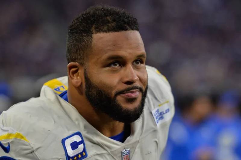 Le petit dej’ : Aaron Donald avait rempli ses papiers de retraite, Tom Brady n’y pense pas