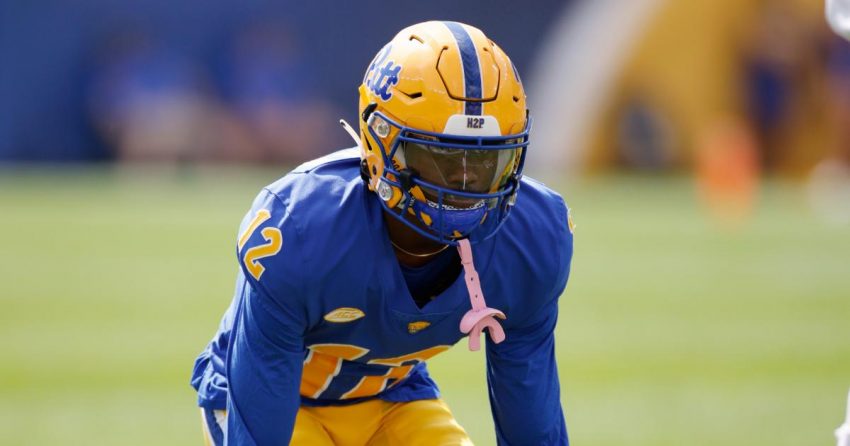 Le pick-six de M.J. Devonshire s'avère déterminant dans la victoire de Pitt sur West Virginia lors du Backyard Brawl