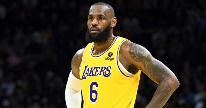 Les Lakers échangeront leurs choix de premier tour pour améliorer le roster autour de LeBron James, affirme Rob Pelinka