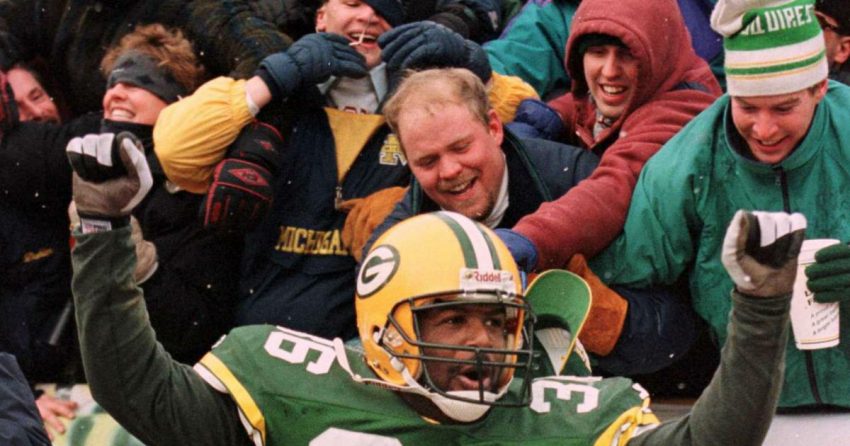 l'origine du "Lambeau Leap", expliquée : Comment LeRoy Butler a lancé la tradition et la célébration de longue date des Packers
