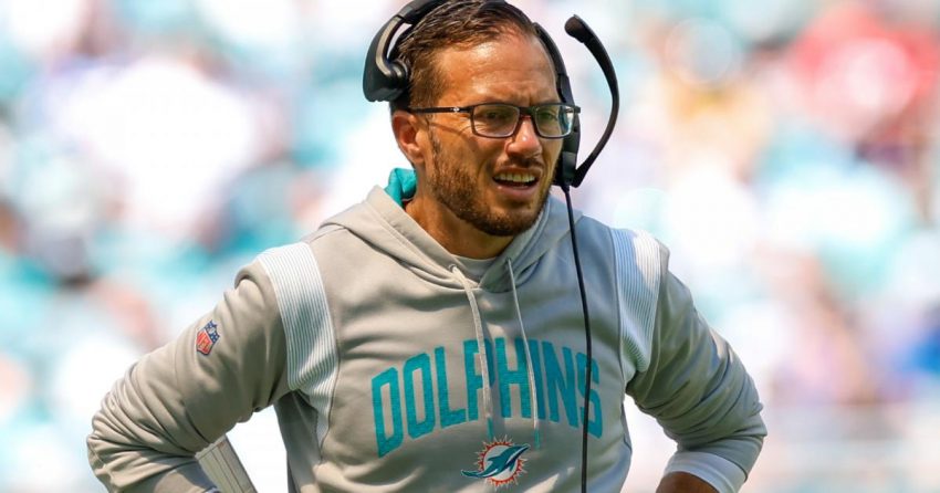 Mike McDaniel affirme que les Dolphins ont suivi le protocole de commotion cérébrale avec Tua Tagovailoa : 'On ne déconne pas avec ça'