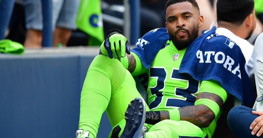 Mise à jour de la blessure de Jamal Adams : le safety des Seahawks est emmené en voiture après s'être blessé au genou contre les Broncos