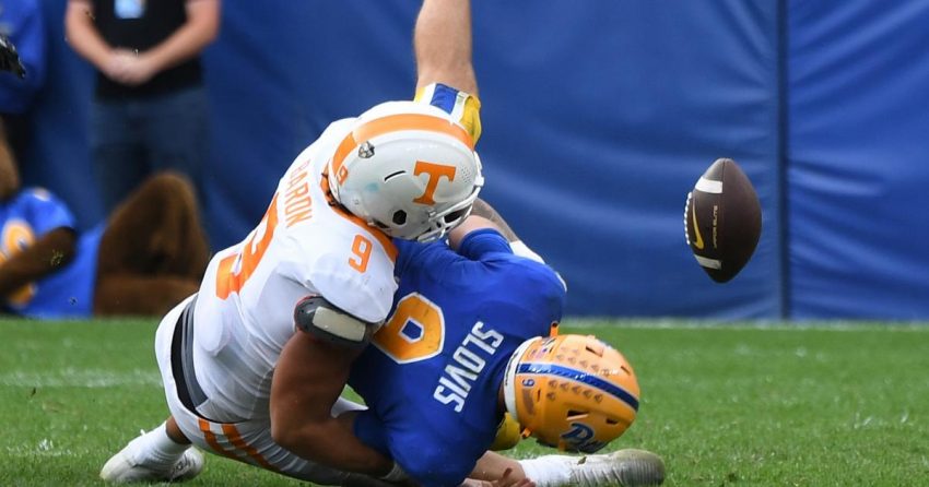 Mise à jour de la blessure de Kedon Slovis : le QB de Pitt manque la seconde moitié, OT du match contre Tennessee avec une blessure non divulguée