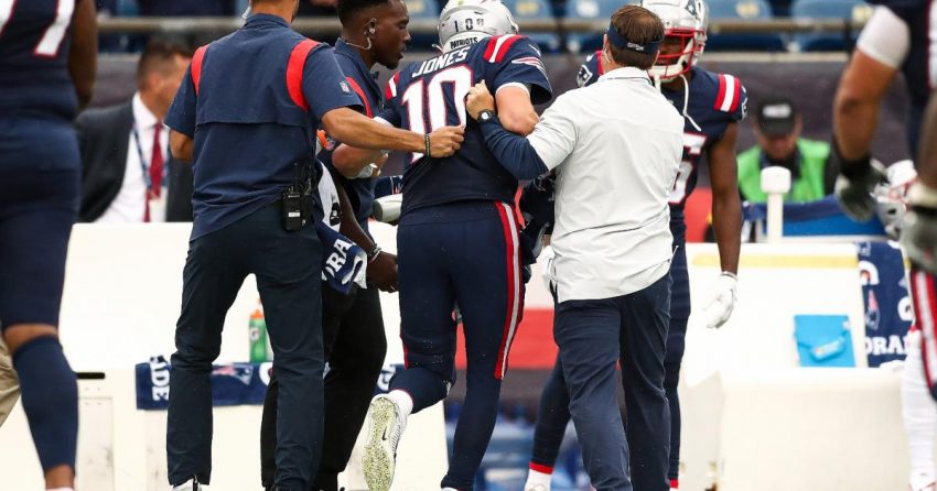 Mise à jour de la blessure de Mac Jones : le QB des Patriots (cheville) aurait dit à ses coéquipiers qu'il pourrait jouer contre les Packers