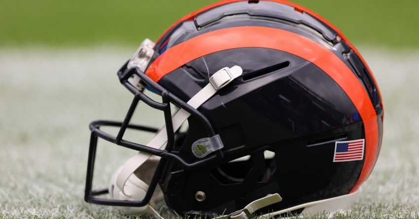 Pourquoi les joueurs de la NFL portent des drapeaux sur leurs casques pour promouvoir la " diversité internationale " pendant les matchs des semaines 4 et 5
