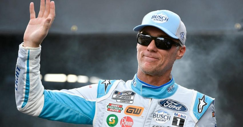 Qu'est-il arrivé à Kevin Harvick ? Le pilote s'en prend à NASCAR, aux " pièces merdiques " après que la voiture a pris feu à Darlington