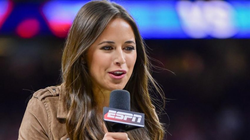 Qui est Kaylee Hartung ? Rencontrez la journaliste de la ligne de touche de la NFL d'Amazon faisant le saut d'ABC News au football