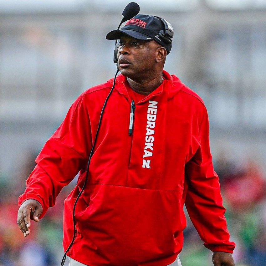 Qui est Mickey Joseph ? Rencontrez le remplaçant intérimaire de Scott Frost au Nebraska, premier entraîneur-chef noir de l'histoire de l'école