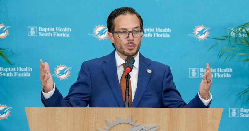 Qui est Mike McDaniel ? Rencontrez le coach le plus intéressant de la NFL, qui fait rouler les Dolphins