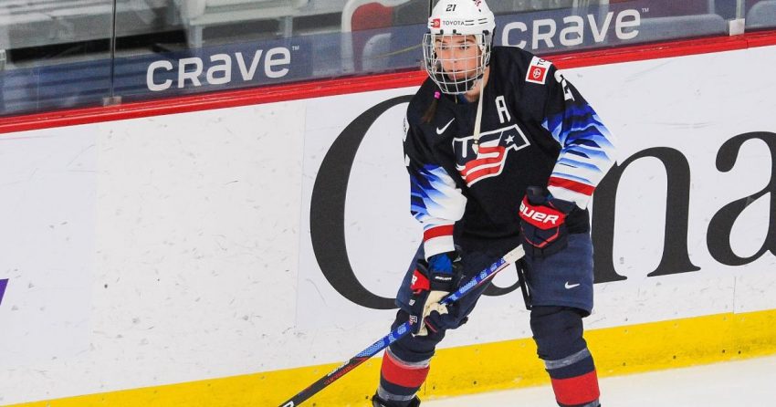 Record du championnat du monde féminin : Hilary Knight devient la meneuse de points de tous les temps du tournoi avec son 87e point