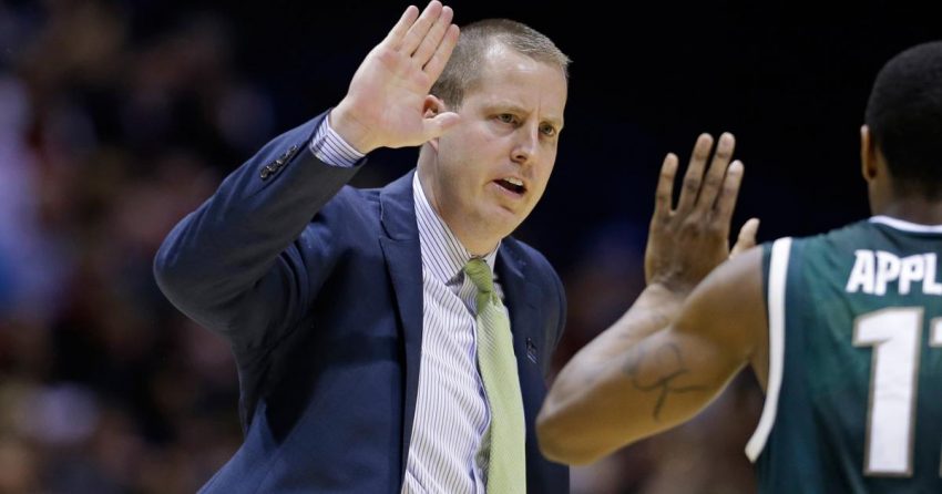 Retour au bercail hanté : Dane Fife a perdu son emploi et son rêve à Indiana, mais il travaille à retrouver le chemin du banc