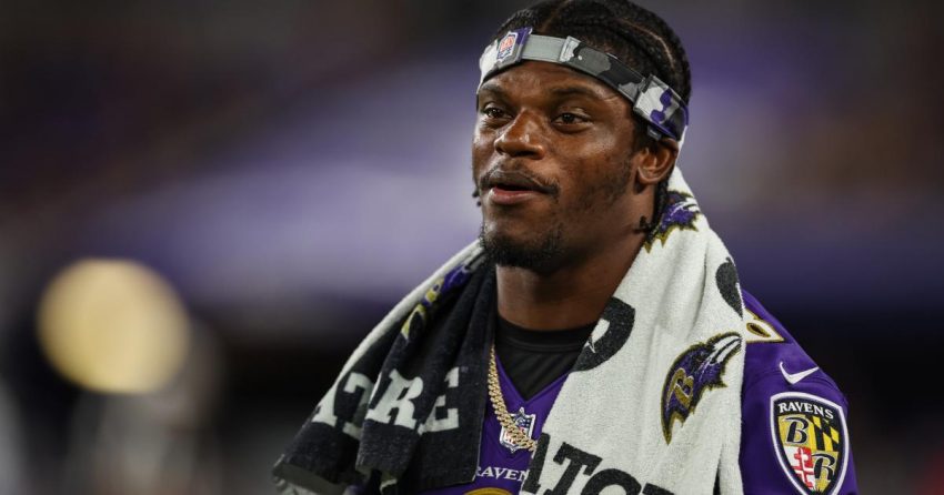 Rumeurs de contrat de Lamar Jackson : Le QB des Ravens aurait refusé un contrat plus important que celui de Russell Wilson