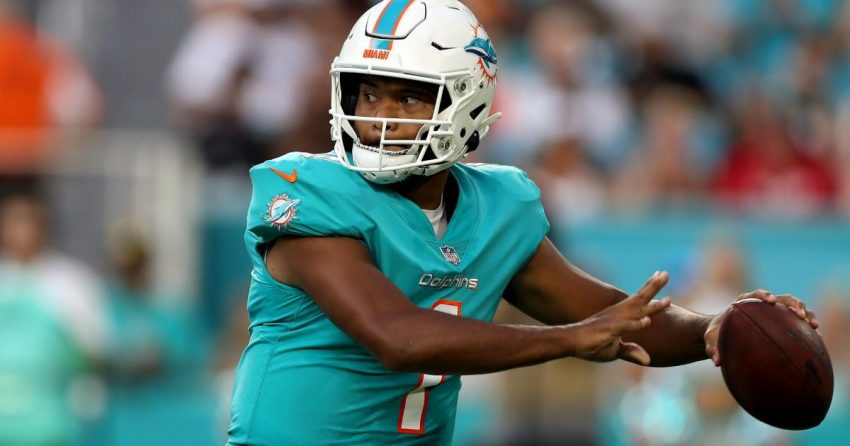 Tableau de profondeur QB des Dolphins : Les blessures de Tua Tagovailoa conduisent Miami à habiller deux backups pour 'Thursday Night Football'