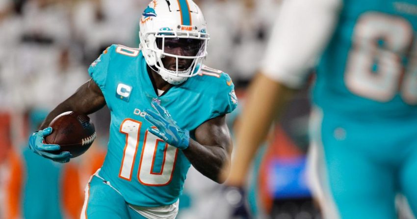 Tyreek Hill des Dolphins dit avoir été " irrespecté " par un mystérieux coach des Bengals : " Je vais venir te trouver, mon frère "