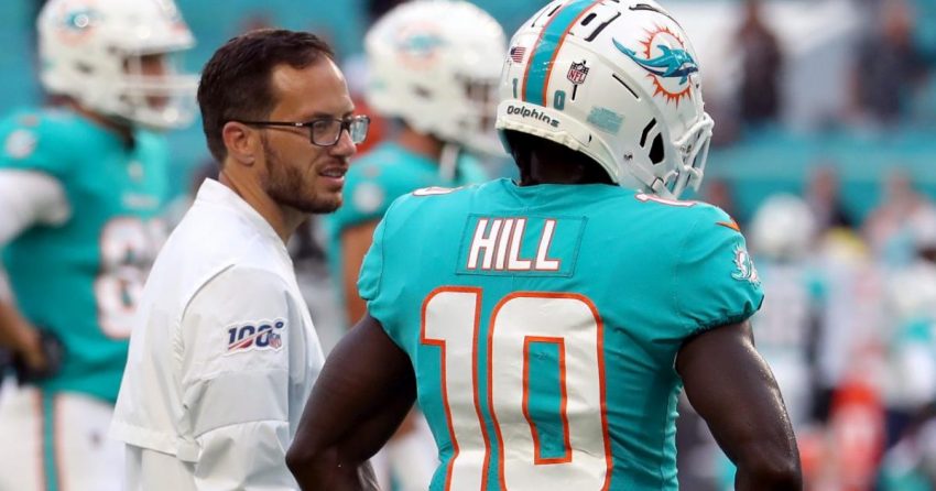 Tyreek Hill fait l'éloge de Mike McDaniel des Dolphins après une décision de quatrième essai lors de ses débuts d'entraîneur : " McDaniel va avoir besoin d'une brouette "