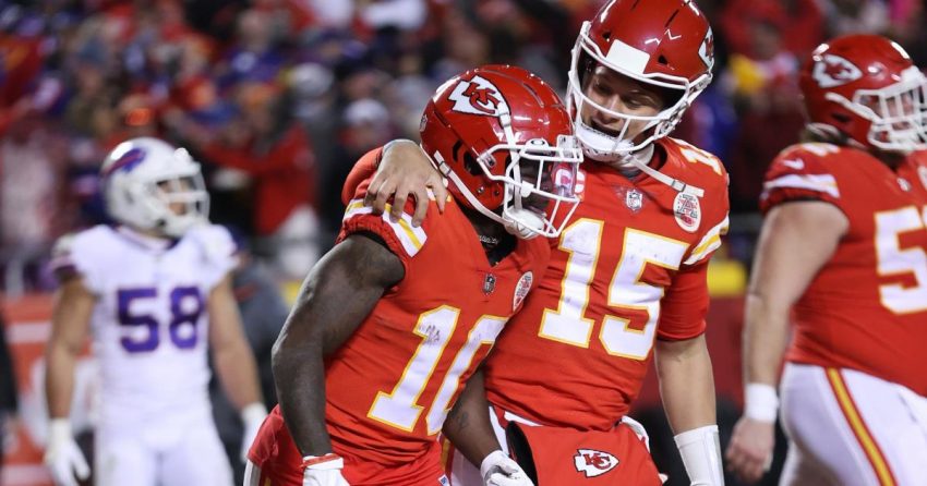 Tyreek Hill tweete son appréciation de Patrick Mahomes pendant le match 'Thursday Night Football' Chiefs-Chargers