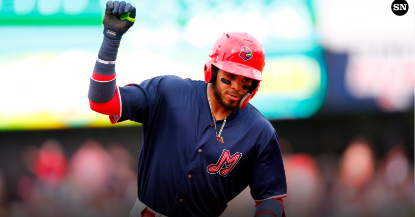 Un joueur de la ligue mineure des Cardinals retourne sa batte, se lance dans un trot de home run avant de se rendre compte qu'il s'est simplement envolé
