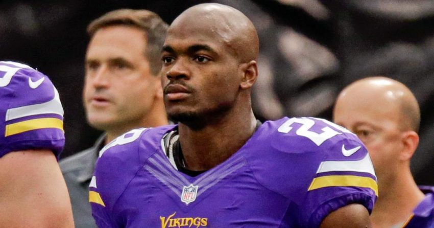 Valeur nette d'Adrian Peterson : Historique des bourses, gains de carrière de l'ancien running back de la NFL
