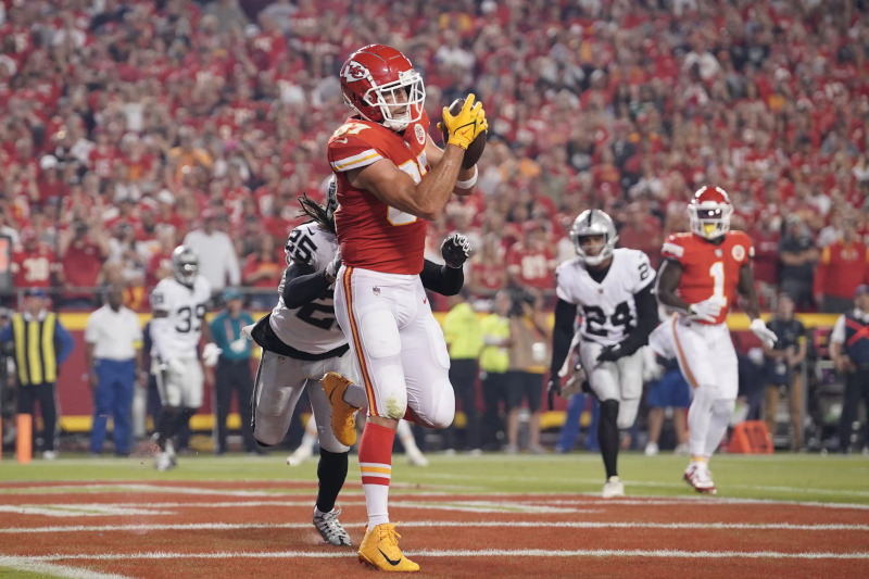 Chiefs – Raiders (30-29) : le Kelce gagnant