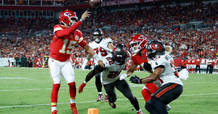 Comment le dernier numéro de magie de Patrick Mahomes contre les Buccaneers a rappelé à la NFL les capacités des Chiefs : 'Il est le Houdini de notre ère'