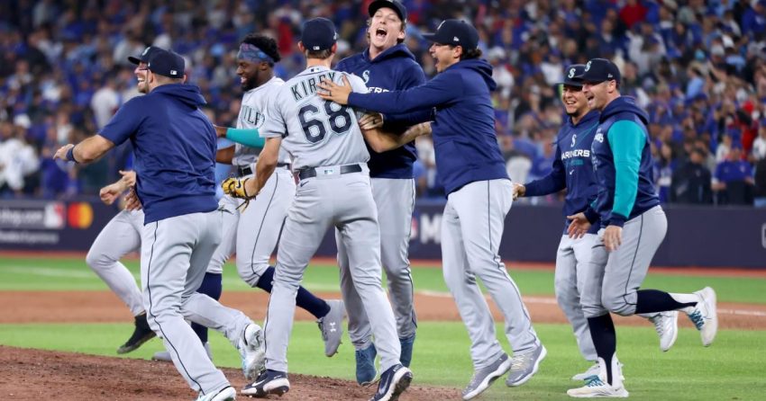 Comment les Mariners sont entrés dans l'histoire de la MLB avec une énorme remontée contre les Blue Jays lors du match 2 de la SCA
