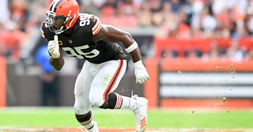 Le point sur la blessure de Myles Garrett : les Browns déclarent l'EDGE out contre les Falcons après un accident de voiture