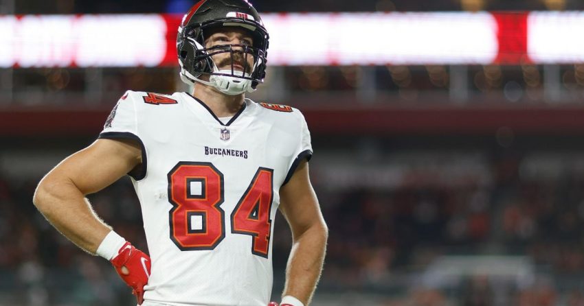 Mise à jour de la blessure de Cameron Brate : le TE des Buccaneers revient après un gros coup, il est ensuite laissé sous protocole de commotion