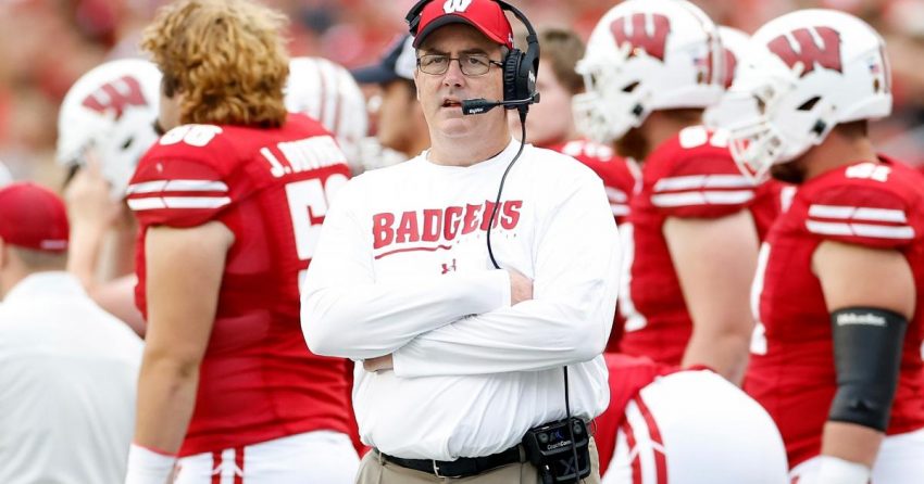 Pourquoi le Wisconsin a renvoyé Paul Chryst ? Les Badgers licencient leur entraîneur après des défaites cuisantes contre Ohio State et Illinois