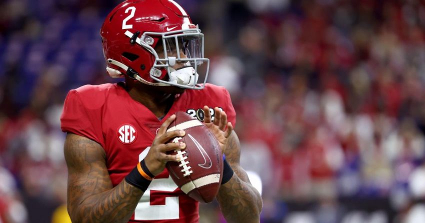 Qui est Jalen Milroe ? Le backup d'Alabama en ligne pour le rôle de titulaire après que Bryce Young se soit blessé contre Arkansas