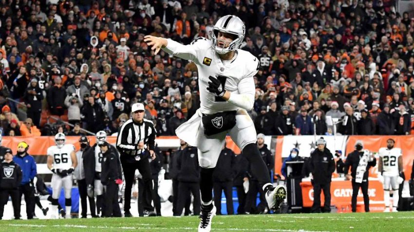 Raiders vs. Chiefs : Les meilleurs pronostics Same Game Parlay & player props pour Monday Night Football comprennent Patrick Mahomes qui lance, Travis Kelce qui marque, Josh Jacobs et Davante Adams qui accumulent les yards