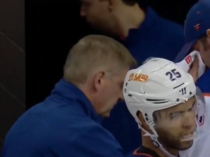 Jack Campbell s'est cassé le nez... au banc!