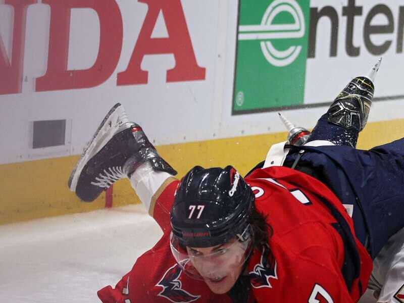 L’absence de T.J. Oshie se prolonge